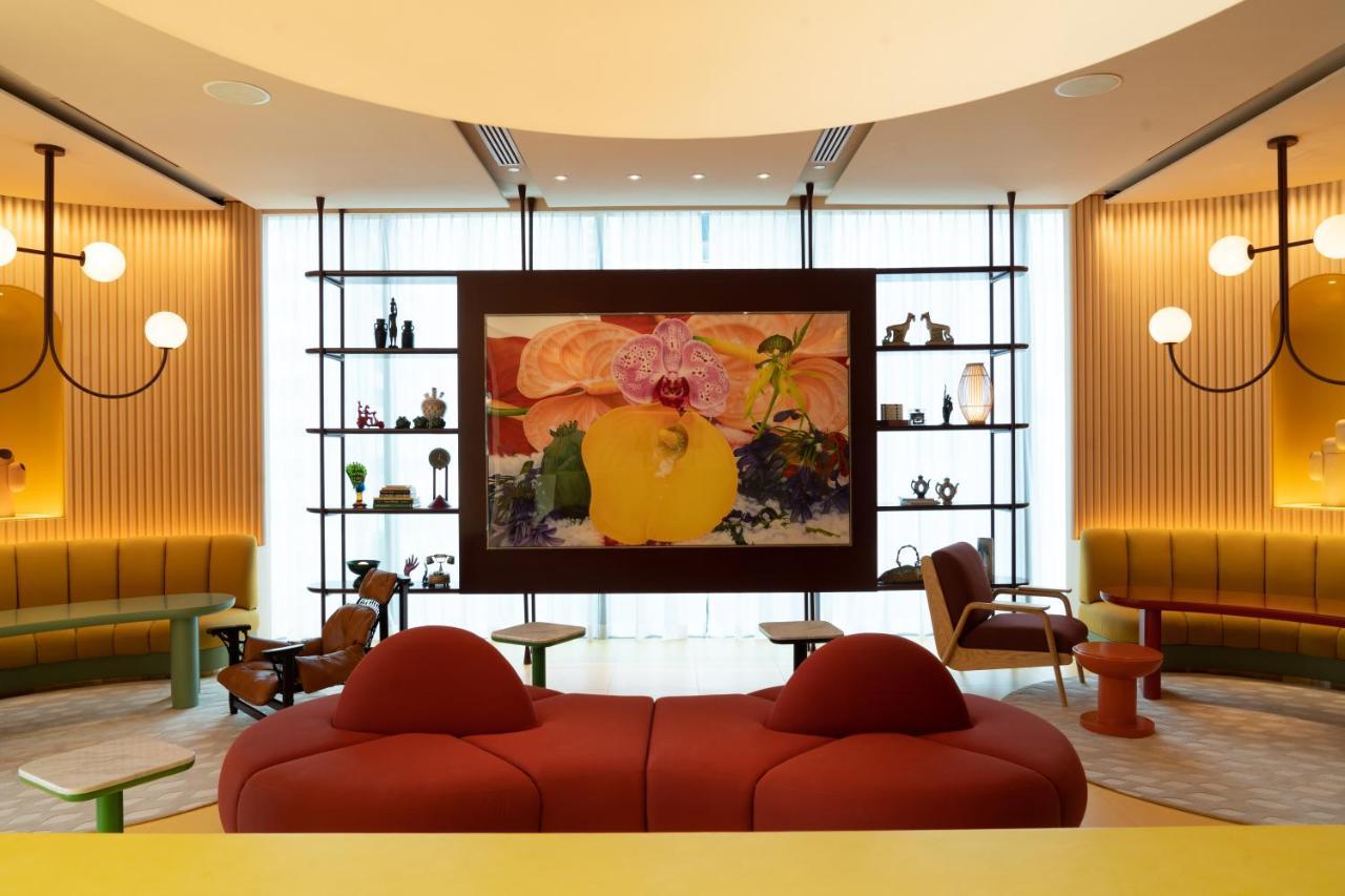 The Standard, Bangkok Mahanakhon Bagian luar foto The lobby of the hotel