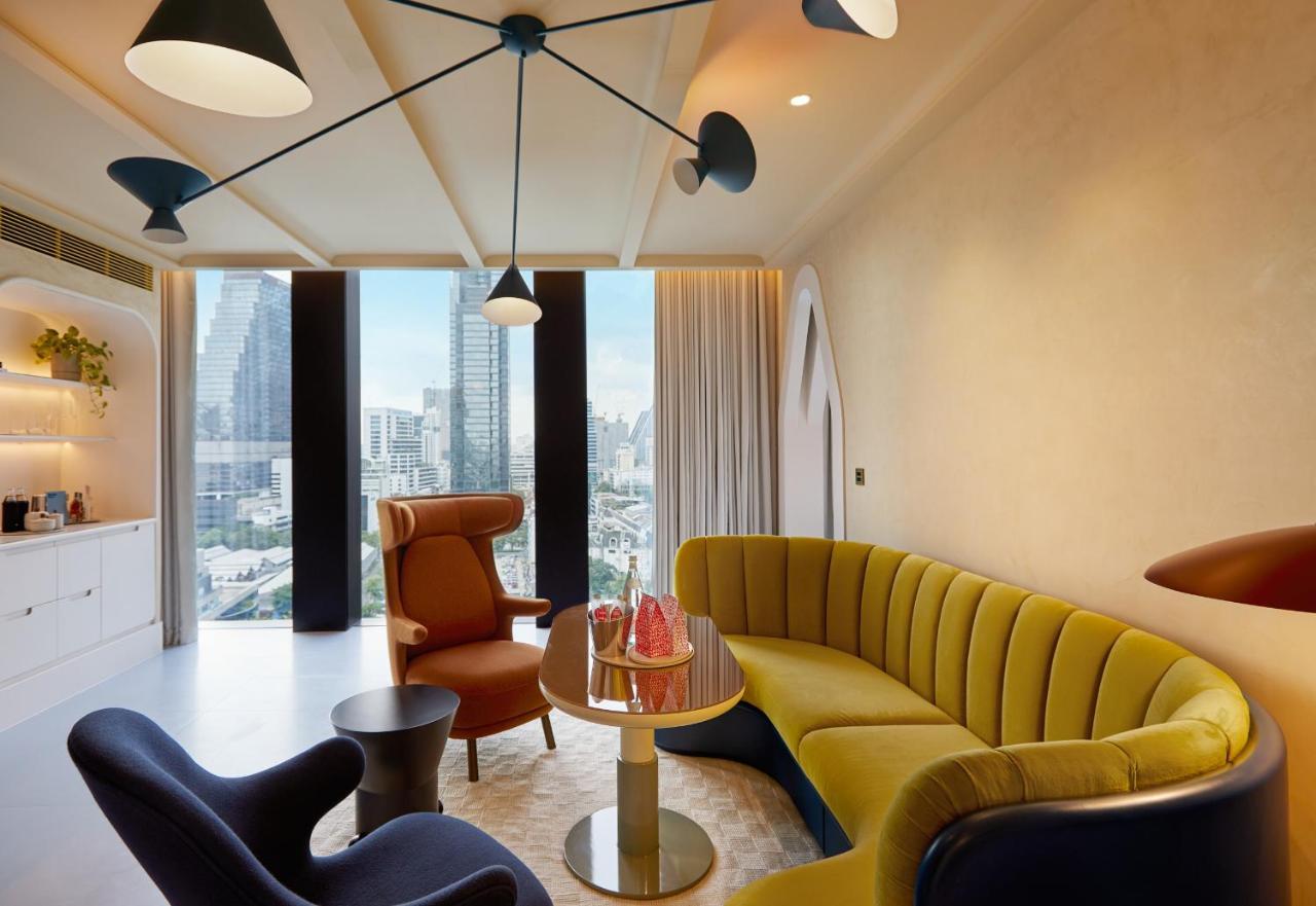 The Standard, Bangkok Mahanakhon Bagian luar foto The living room of a suite at the hotel