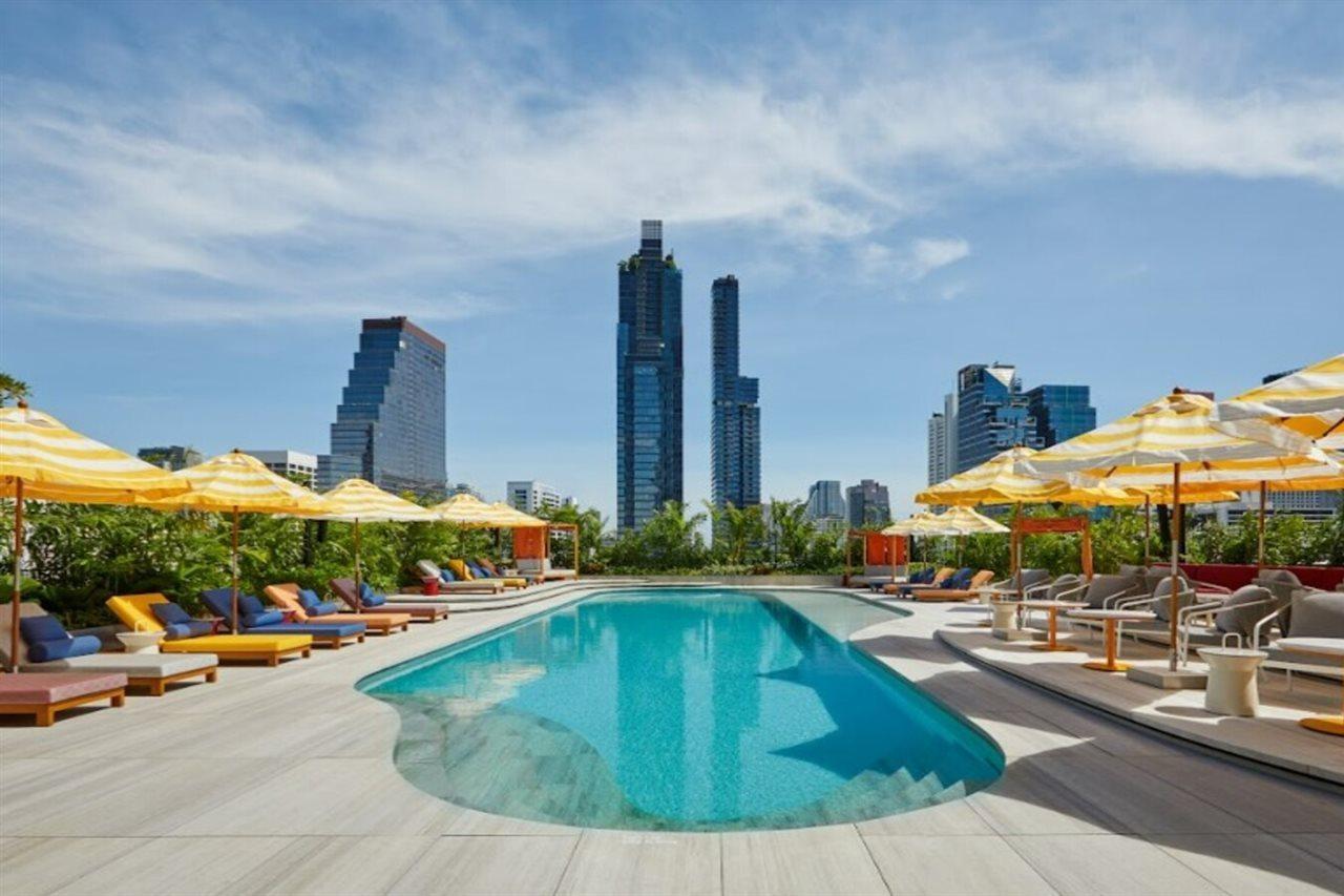 The Standard, Bangkok Mahanakhon Bagian luar foto The rooftop pool at the Standard East Village