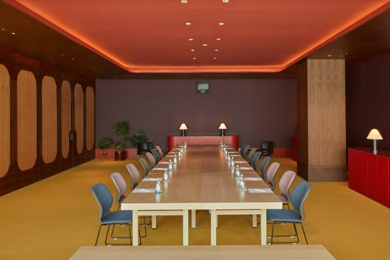 The Standard, Bangkok Mahanakhon Bagian luar foto The boardroom